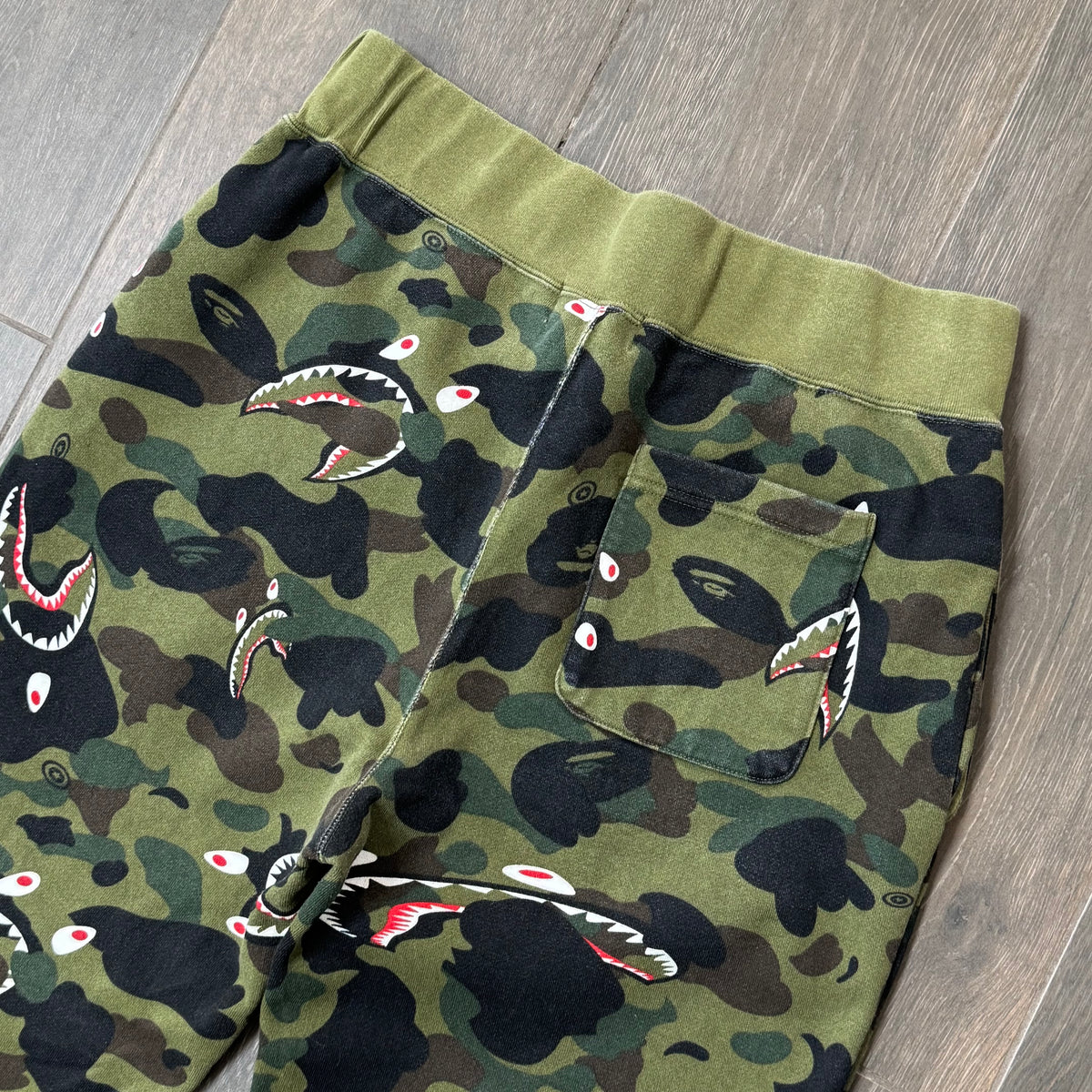 [L] Bape Green Shark Camo Sweatpants