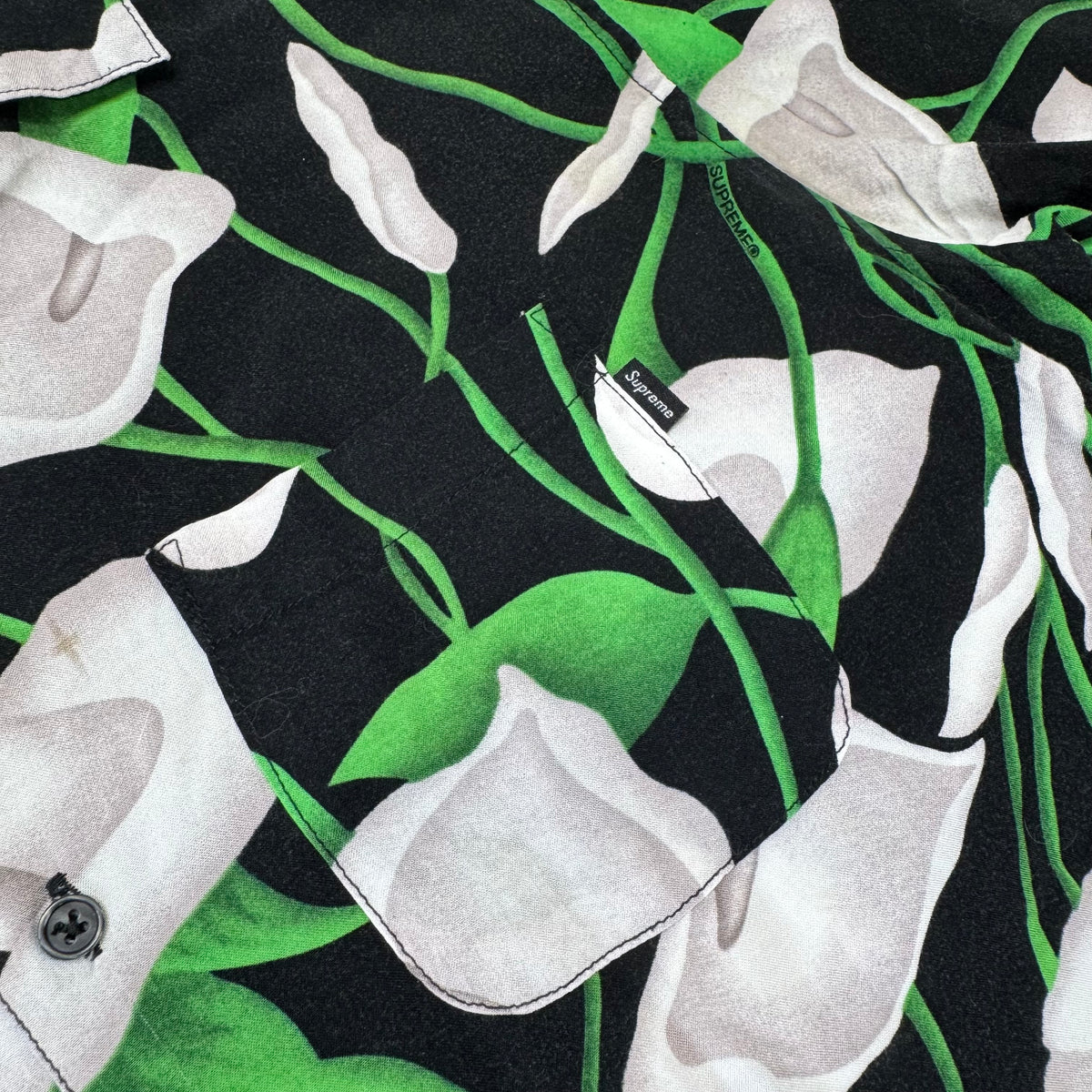 [L] Supreme Lily Rayon Button Up Tee
