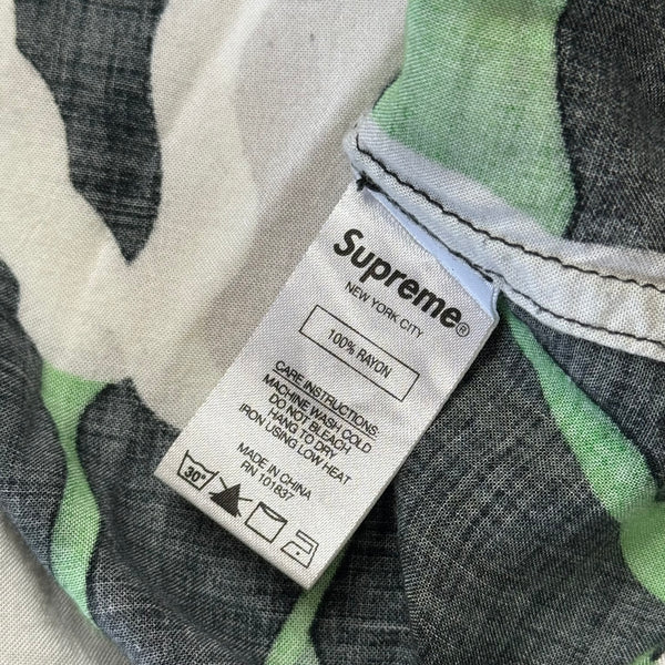 [L] Supreme Lily Rayon Button Up Tee